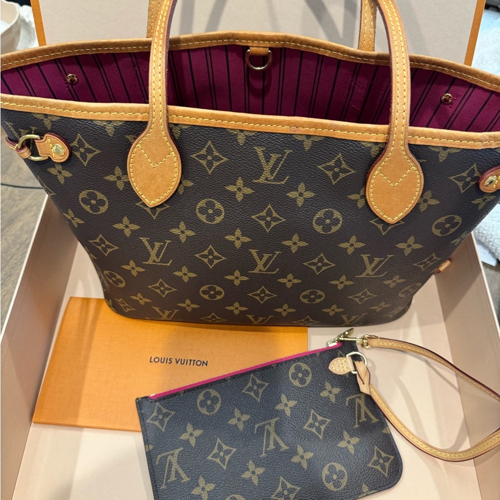 Louis Vuitton Brown Neverfull Tote Bag with Monogram Canvas